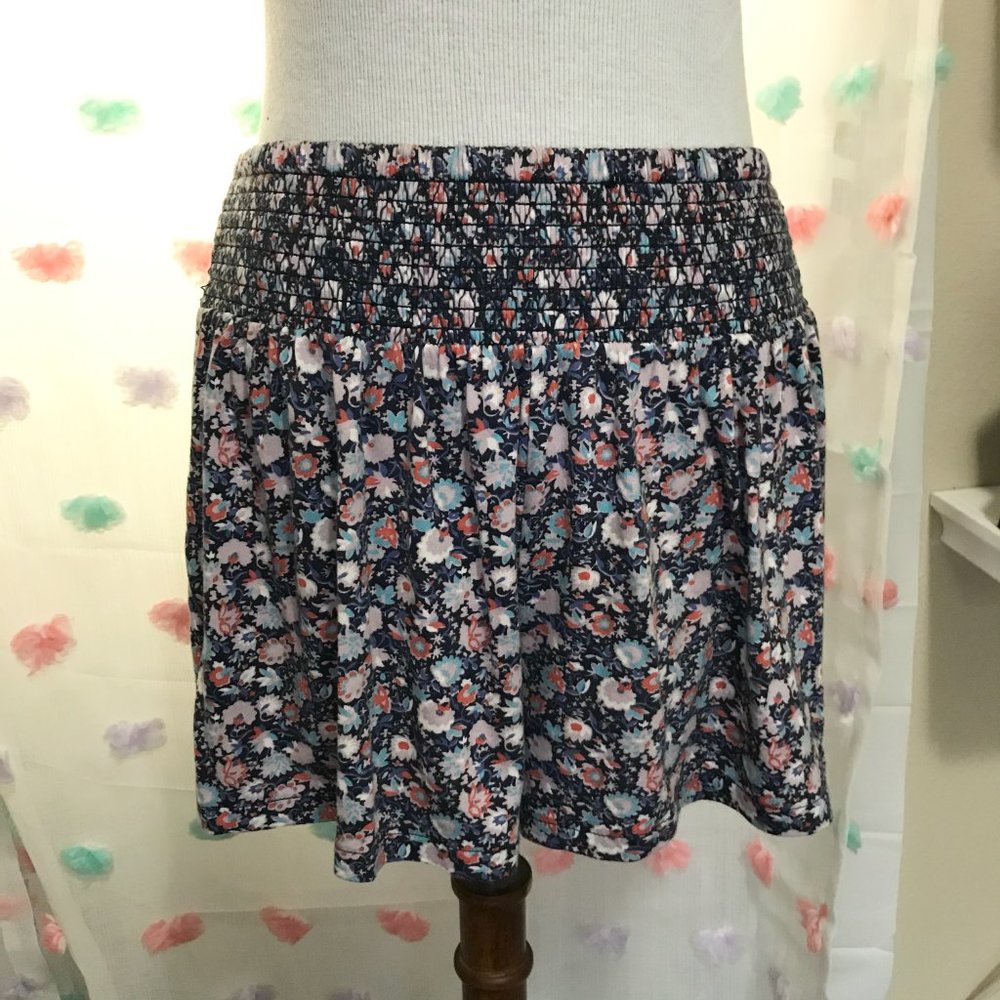 American Eagle Floral Flowy Shorts